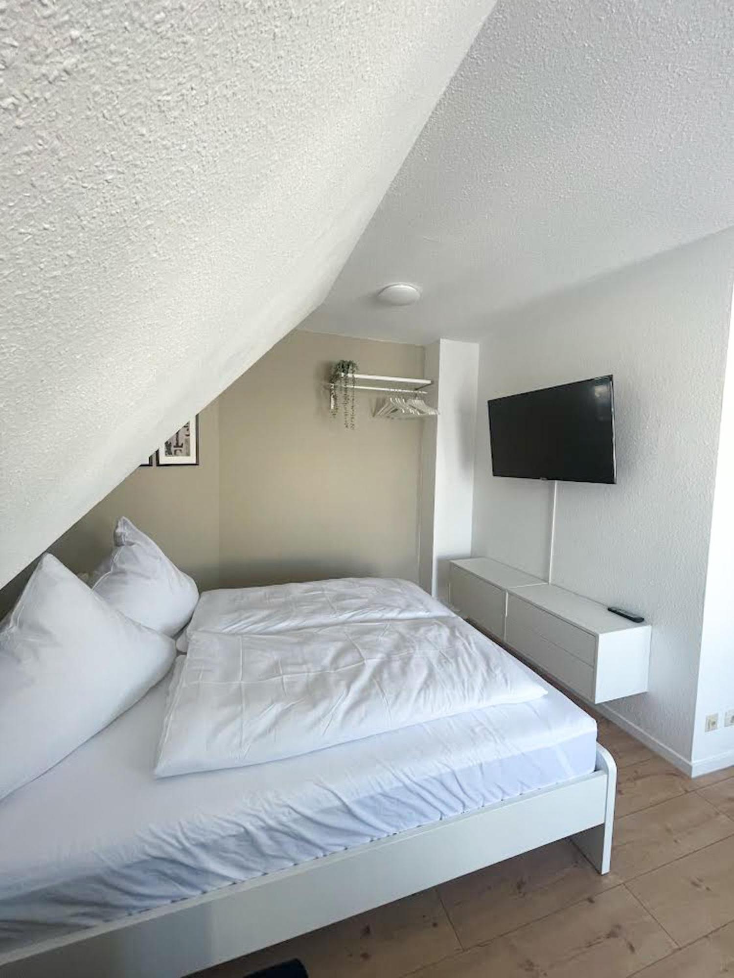 Nami - Robin - Helle Apartments Mitten In Der Stadt 메밍겐 외부 사진